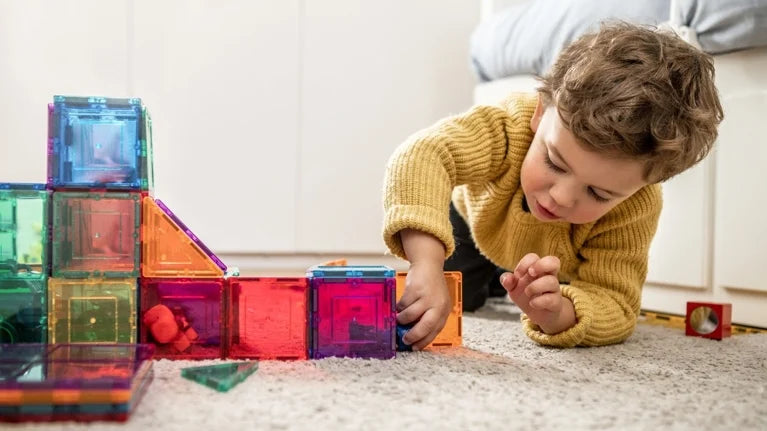 What Are the Best Toys for Keeping Toddlers Busy Indoors?