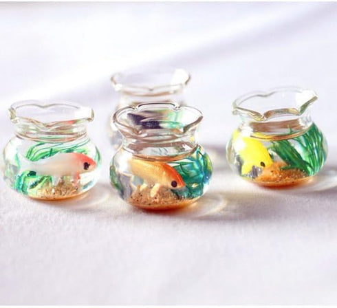 Fansoftiks 2Pcs Miniature Fish Tank Toy Mini Round Fish Bowls Resin Goldfish Grass