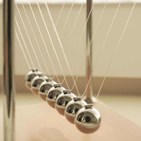 Newtons Cradle Pendulum with 7 Balls - Balance Ball Science Gadget with Wood Base for Home and Office