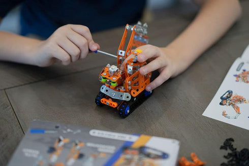 Erector Set for Boys & Girls - 389 pcs Metal Model Kits, Build a Robot or Excavator Educational Engineering Toys
