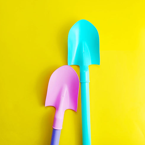Set 1and (15 3+ IOKUKI Long Shovels Sand Toys with Mesh Bag Including Dump Truck, Beach Buckets, Shovels, Rakes, Molds