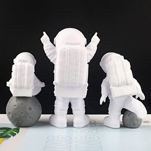 3Pcs Astronaut Figurines Cake Topper, Outer Space Cake Decoration Miniature Action Figure Statues for Kids Party