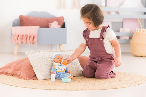 Corolle Mon Premier Poupon Mealtime Set - 5-Piece Accessory Set Includes Feeding Bottle, Cup, Bib, Feeding Dish & Spoon, fits 12'' Baby Dolls, for Kids Ages 18 Months & up, Blue, Orange, Yellow