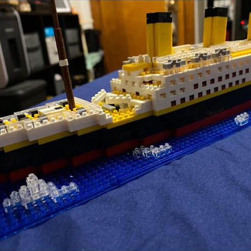 Titanic Ship Model Building Block Set, 3D Puzzle DIY Educational Toys with 1860Pcs Micro Mini Blocks