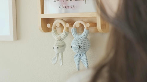 Family Handprint Kit & Key Holder DIY Eco-Friendly Bamboo Keepsake Kit with Non-Toxic Paints, Personalized Baby Gifts