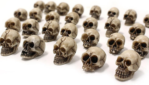 BinaryABC Mini Skull Figurine Miniature Skeleton Head Table Decor,Halloween Micro Landscape Figure,Halloween Prank