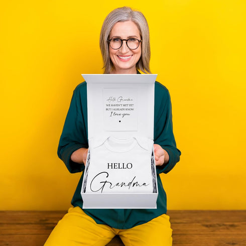 Shyyween 4 Set Pcs Pregnancy Announcement for Grandma, Hello Grandma Baby Bodysuit, Hello Grandma Pregnancy Reveal Card