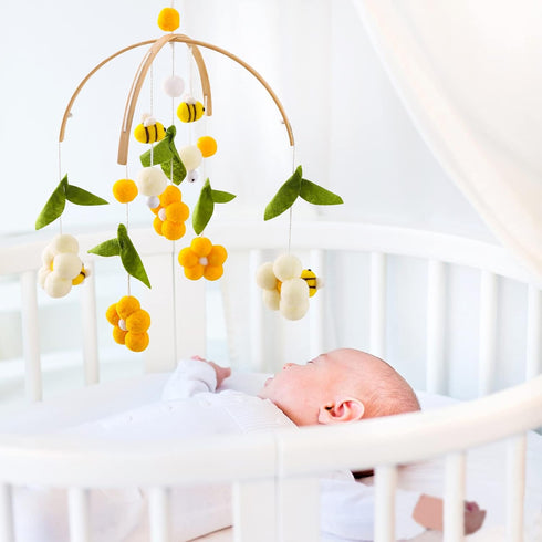 Set OESSUF Baby Mobile for Crib Crib Nursery Mobile for Boys Girls Boho Bee Flower Nursery Decor Soothe Toy Baby Shower