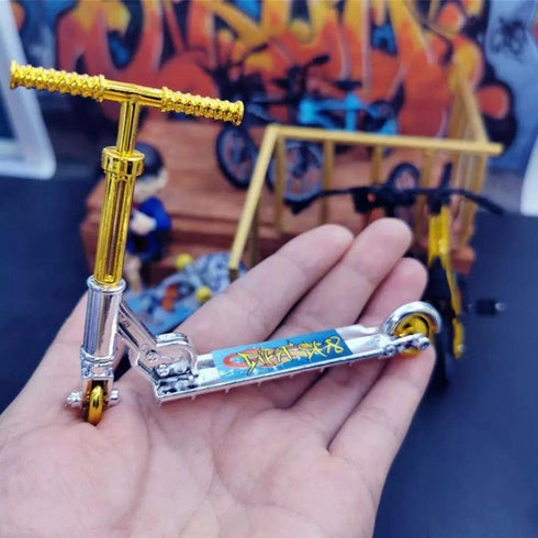 Golden Mini Finger Scooter, Two Wheel Scooter, Children's Educational Toys Fingerboard Skateboard Simulation Toy