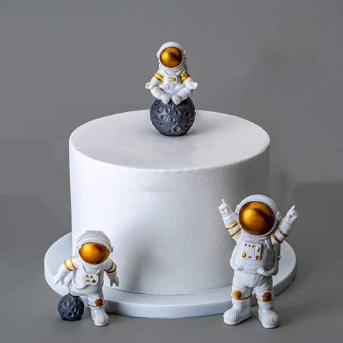 LUOZZY 3 Pcs Astronaut Figurines, Space Cake Toppers Decorations for Outer Space Cupcake (Golden)