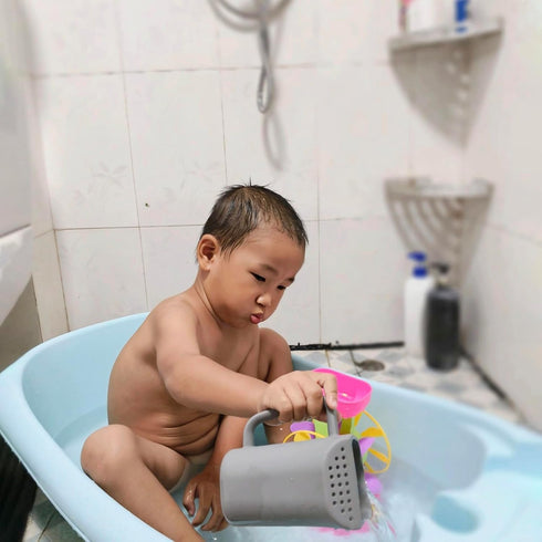 ILORVIUN Baby Bath Rinse Cup - Bath Essential Mug with Soft Grip Handle + Flow Control, Silicone Shampoo Rinser & Bath