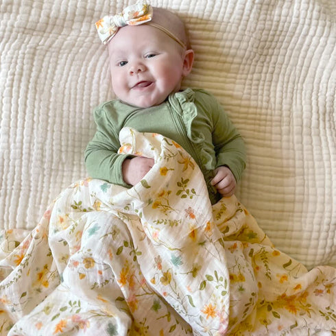 Set Set, LifeTree Newborn Swaddle with Matching Hat and Bow Wooden Birth Announcement Card, Floral Baby Girl Newborn