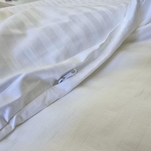 100% 300TC 39x47 inch Continental Bedding Toddler Duvet Protector Cotton Damask Stripe with Zipper Closure and Inner