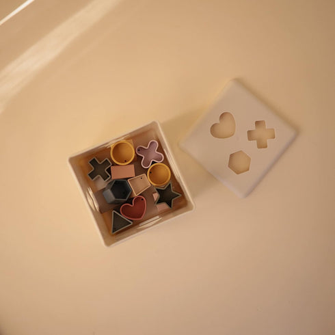 mushie Shape Sorting Box, Educational Learning Toy for Toddlers with 12 Shapes, Made in Denmark (10+ Months)