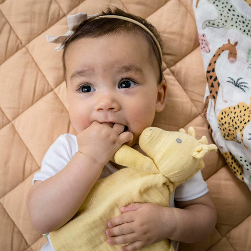 Giraffe-Themed Comforter with Rubber Teether - Perfect for Babies