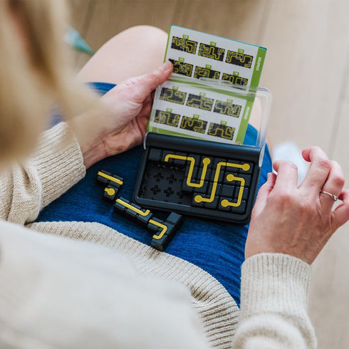 120 8-Adult SmartGames IQ Circuit Portable Travel Game with Challenges for Ages