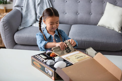 MindWare Dig It Up! Deluxe Excavation Kit - Ages 4+ with Tools to Dig Out 8 Treasures