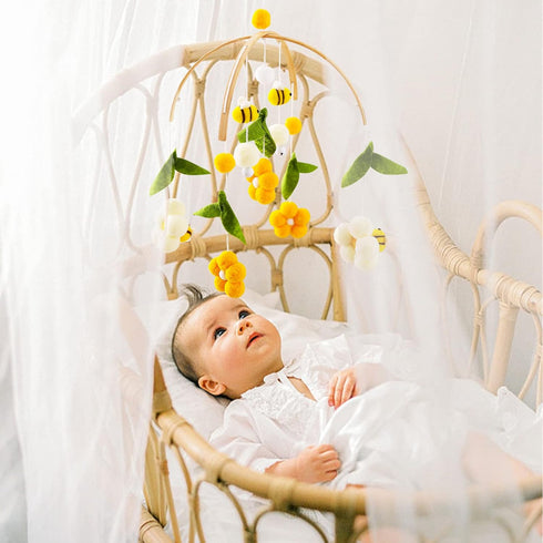 Set OESSUF Baby Mobile for Crib Crib Nursery Mobile for Boys Girls Boho Bee Flower Nursery Decor Soothe Toy Baby Shower