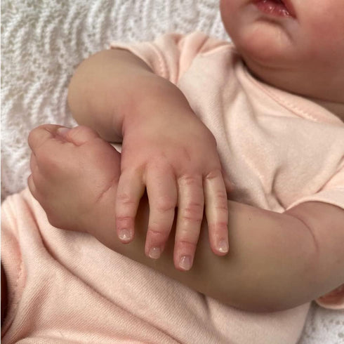 Lifelike 18 Inch Reborn Baby Dolls, Realistic Newborn Girl Dolls with Feeding Kit Gift Box for Kids 3+