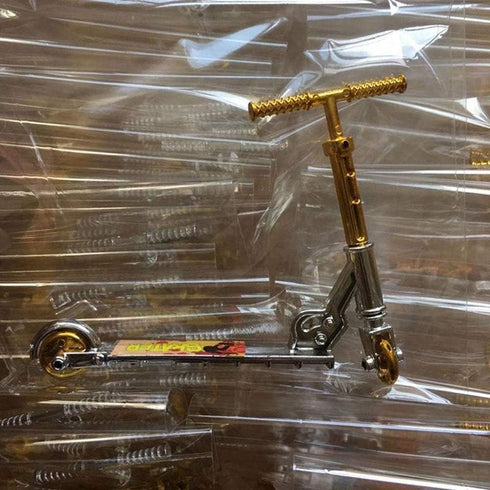 Golden Mini Finger Scooter, Two Wheel Scooter, Children's Educational Toys Fingerboard Skateboard Simulation Toy