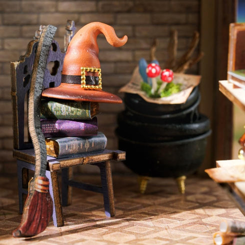 CUTEBEE DIY Dollhouse Miniature Kit, Wooden Tiny House Kit, Creative Room Idea (Magic House)