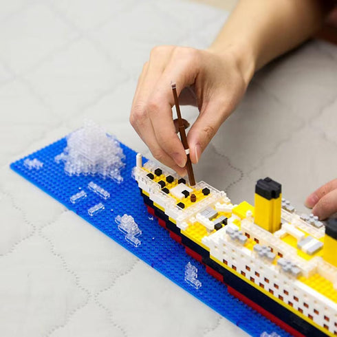 Titanic Ship Model Building Block Set, 3D Puzzle DIY Educational Toys, Mini Bricks Toy Micro Blocks, 1860PCS Gift