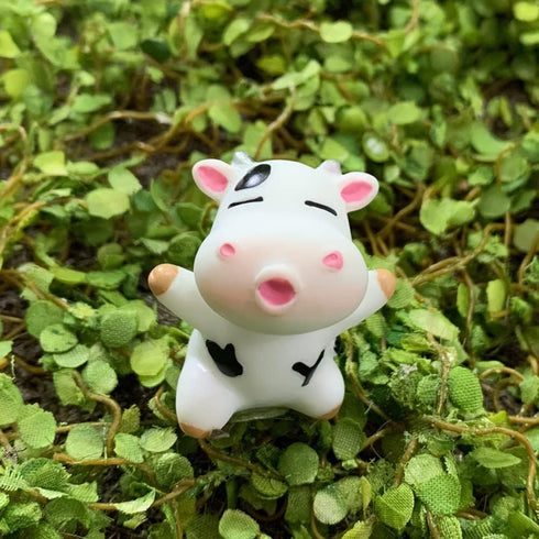MAOMIA 8 Pcs Cow Figures Set for Kids, Animal Toys Cake Toppers, Miniature Figurines Collection for Christmas Birthday