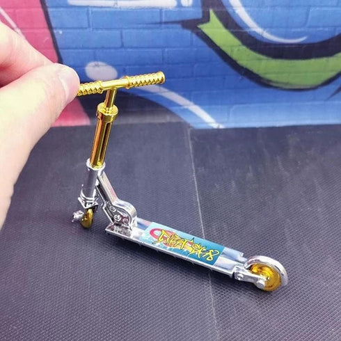 Golden Mini Finger Scooter, Two Wheel Scooter, Children's Educational Toys Fingerboard Skateboard Simulation Toy