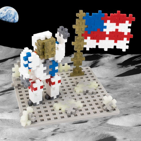 PLUS PLUS Baseplate Builder - Moon, Apollo 11 Space Playset, STEM Toy, Interlocking Mini Puzzle Blocks for Kids