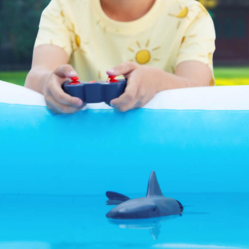 6+ Terra by Battat Remote Control Shark Toy for Bath & Pool Play Electronic Great White Shark with Realistic Movement