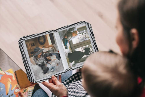 ABCKEY My Family And Friends Baby Photo Album, Sunflower Baby-safe Mirror, Holds 18 Photos, Colourful