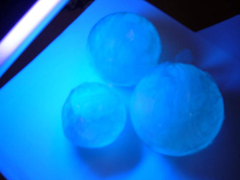 DSJUGGLING Clear UV Acrylic Juggling Ball - 76mm (Approx. 3 inch), Glowing Blue Under UV Space