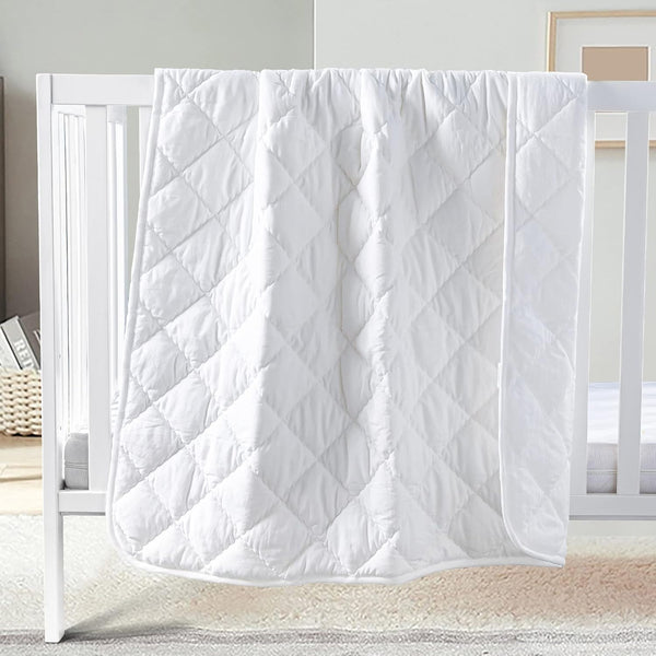 FLXXIE Down Alternative Toddler Comforter, Lightweight, Machine Washable and Warm Baby Crib