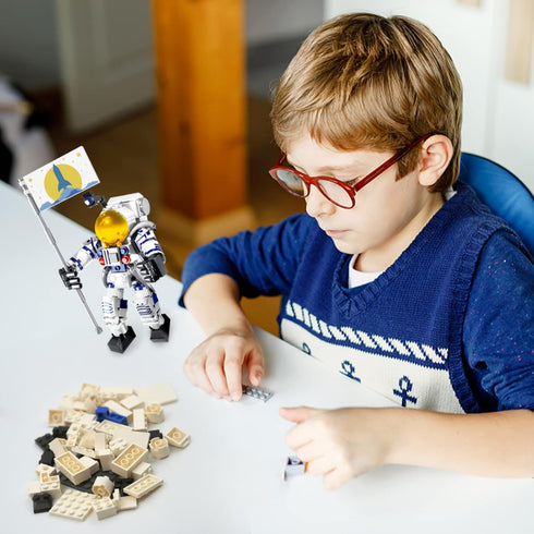 229pcs SIENON Astronaut Building Block Toy for Kids and Adults, Building Block Spaceman Figure Holding The Flag