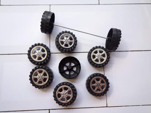 30 Pcs Plastic Roll 2mm Dia Shaft Toys Car Wheel with 15 Pcs Shaft Round Rod Axles for DIY Projects