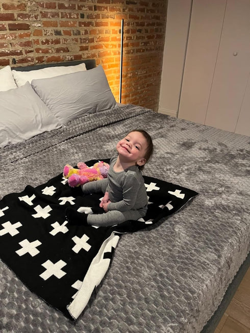 3040 Inch mimixong Baby Blankets Knitted Toddler Blankets Black and White with Cross Swiss Pattern for Boy and Girl