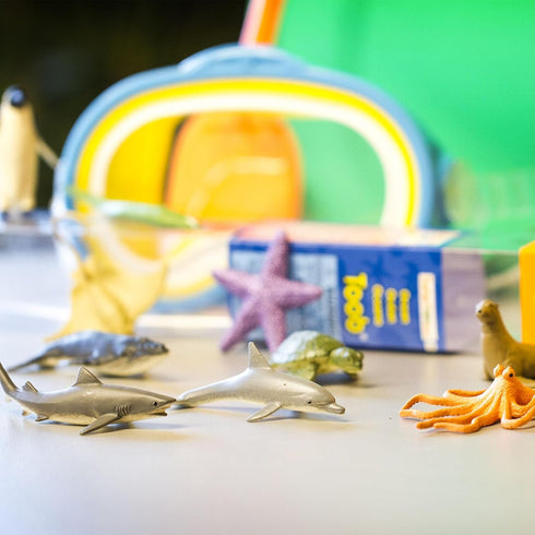 12 3+ Safari Ltd. Ocean TOOB - Mini Figurines: Sea Lion, Eagle Ray, Starfish, Turtle, Penguin, Octopus, Whales, Moray