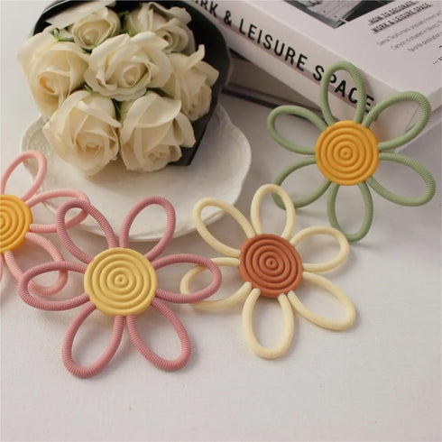 Snacko 2pcs Nordic Flower Soothing Teether - Cartoon Hollow Design for Teething Relief(White Flowers)