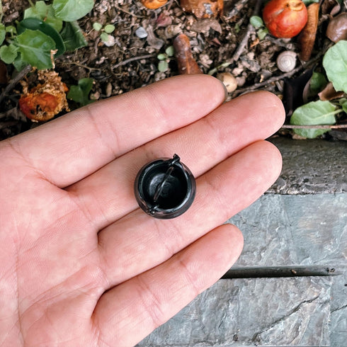 Aorvoras 1:12 (5PCS) Miniature Cauldron, Dollhouse Scale Mini Witch's Brew, Halloween Miniatures, Dollhouse Miniatures