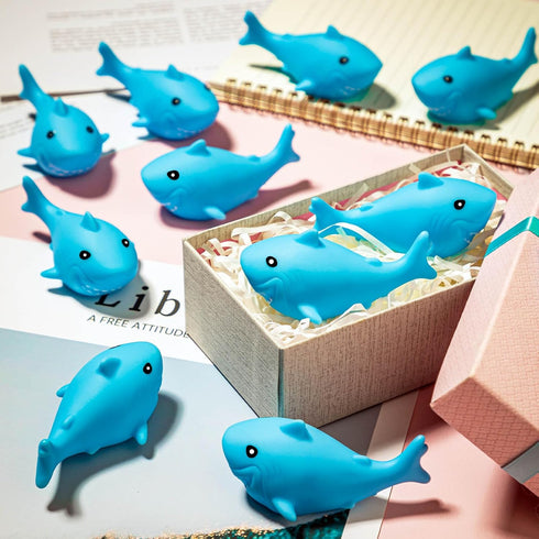 HFAYDZSW 100 Pcs Rubber Sharks for Kids, Blue Shark Bath Toys Cute Floating Squeaky Mini Rubber Sharks for Shower