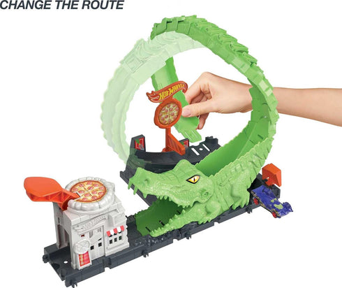 Hot Wheels Toy Car Track Set, Gator Loop Attack Playset in Pizza Place with 1:64 Scale Car, Connects to Other Sets