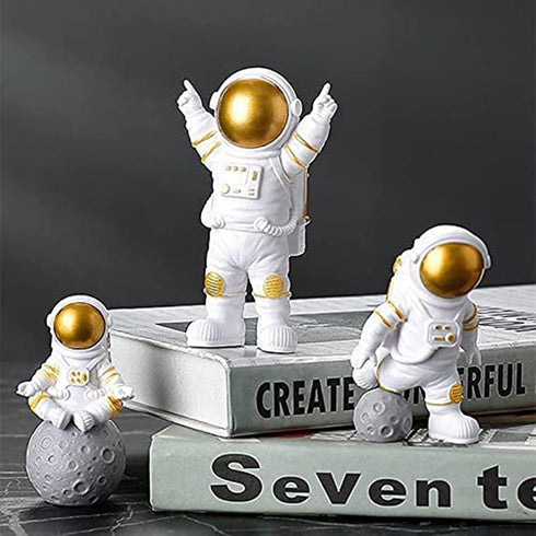 LUOZZY 3 Pcs Astronaut Figurines, Space Cake Toppers Decorations for Outer Space Cupcake (Golden)