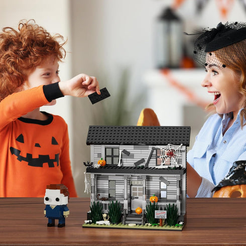 Michael Myers Figure & House Building Blocks Kits - Horror Movie Halloween Collectible Toy (586 Pieces) for Fans