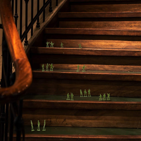 Fun Central Green Army Men Toy Soldier Action Figures, Bulk Pack of 144 Assorted Poses