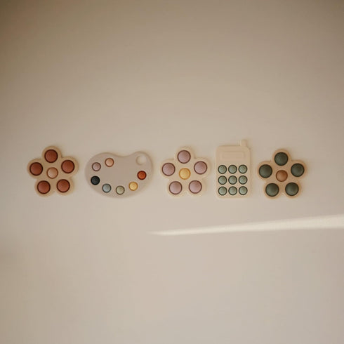 mushie Paint Palette Press Toy