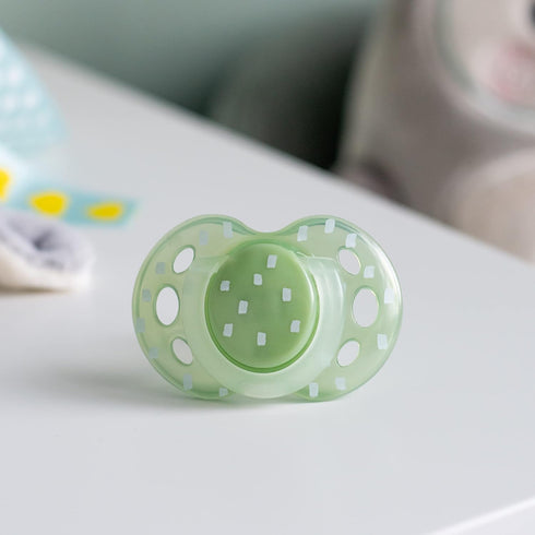 Tommee 18-36 Symmetrical Pack 6 Tippee Night Time Pacifier, Months, Silicone Baglet, BPA-Free Binkies, Glow in The Dark