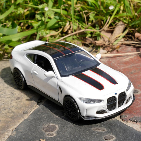 1/36 BMW M4 CSL Model Car, Alloy Toy with Pullback Function, Collectible Gift for Boys and Girls