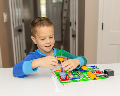 Snap Circuits Green Energy Electronics Exploration Kit - 45+ Parts with Over 125 STEM Projects for Kids 8+
