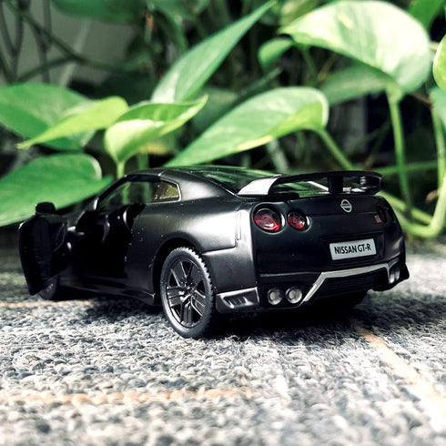 BDTCTK 1/36 Scale GTR R35 Supercar Model Toy - Zinc Alloy Die-Cast Pull Back Vehicle for Kids 4-6 Years Old (Black)