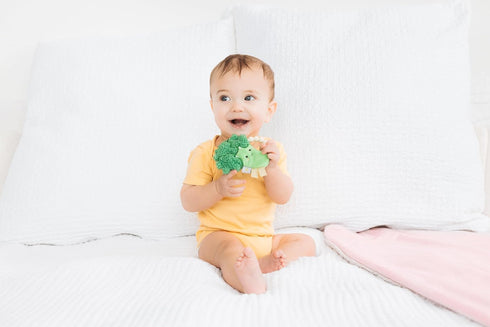 0+ Pearhead Broccoli Baby Teether Soft Plush Sensory Toy with BPA-Free Silicone Beaded Ring & Crinkle Sound, Soothes